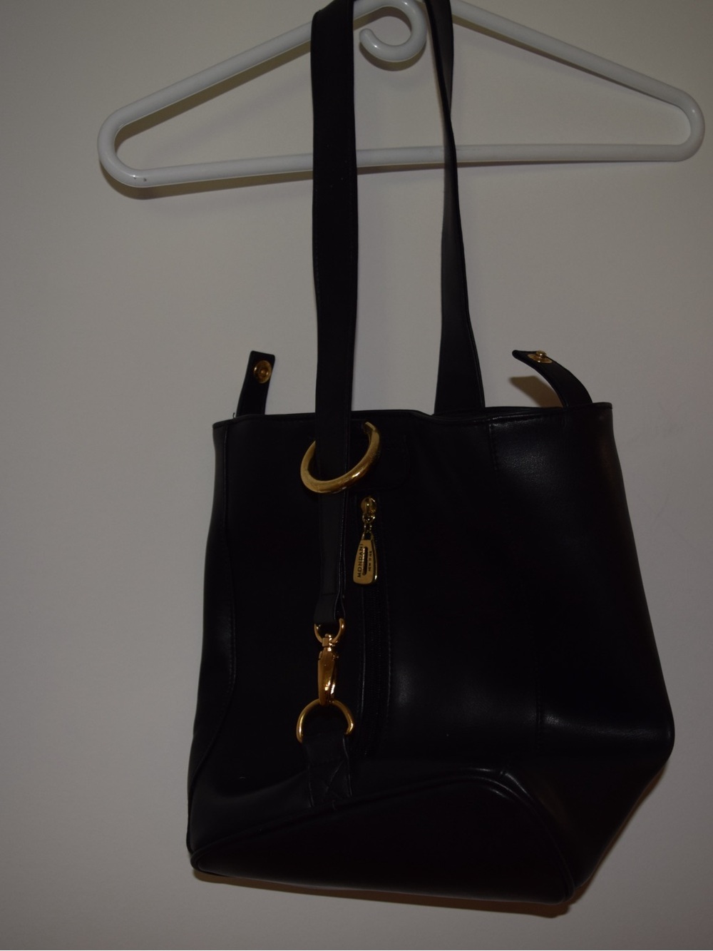 Vintage Mondani New York Black Faux Leather Tote Gold Ring Hardware Shoulder Bag